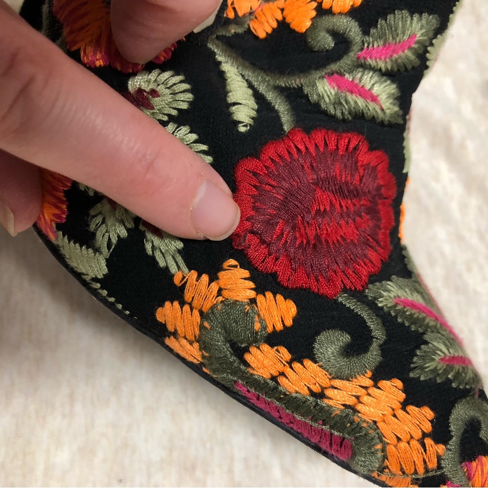 Wild Diva Lounge Embroidered Floral Heels size 7 Festival Wedding Guest Formal - Picture 5 of 9